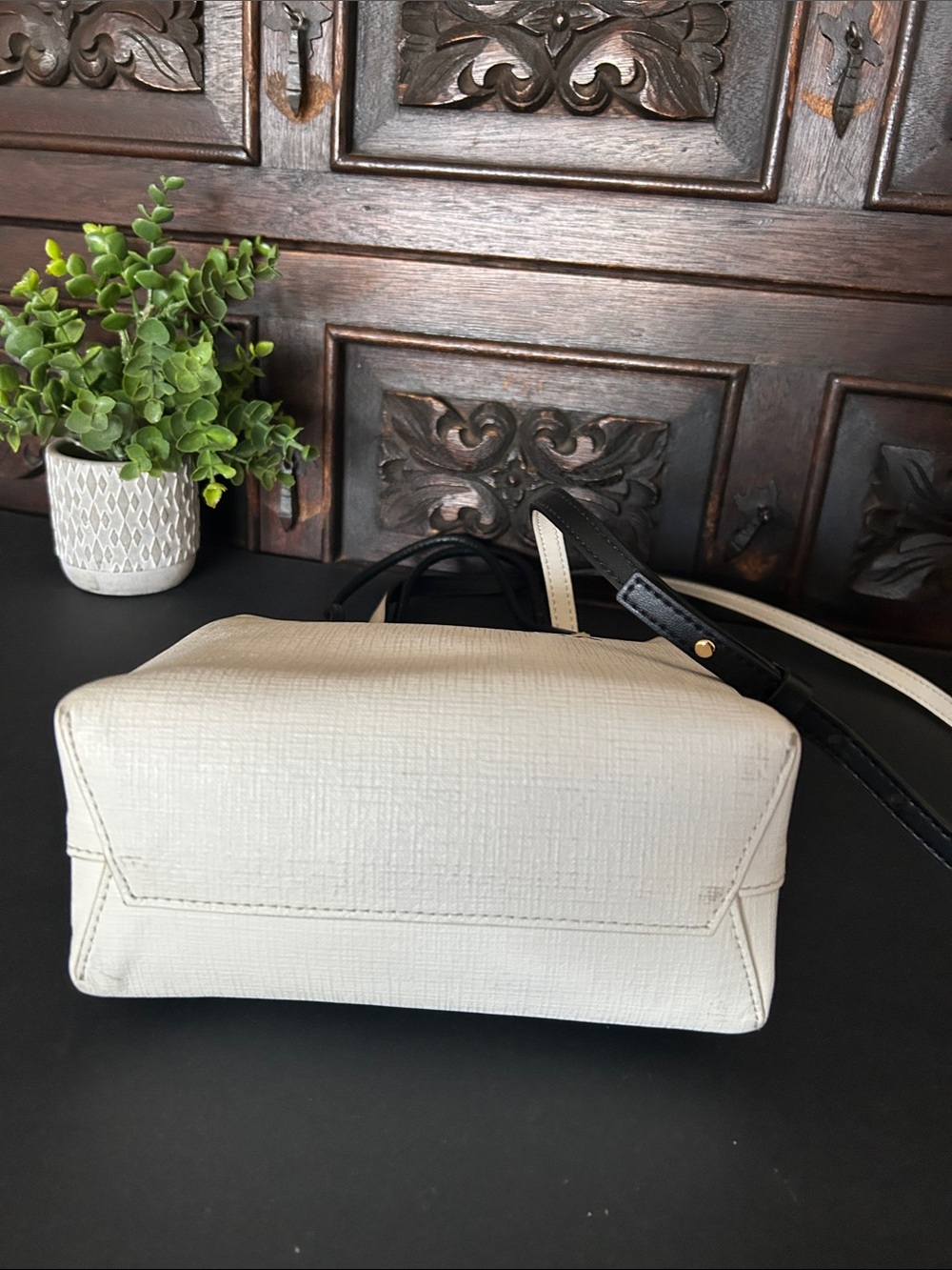 Beautiful White Canvas Crossbody with Black Handles - Picture 10 of 14